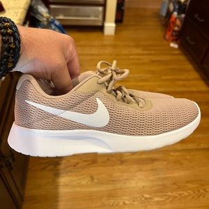 Nike Quest Womens Size 9 in Rose Gold. Worn once.